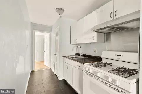 Entry Way - 1227 18th Pl NE, Washington, DC 20002 photo 2 of 4