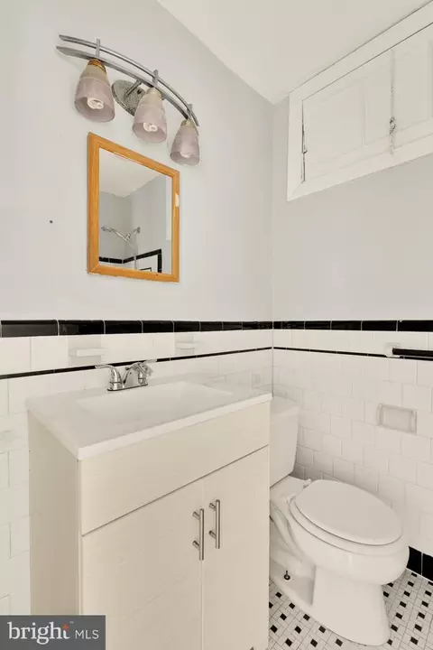 Bath - 1227 18th Pl NE, Washington, DC 20002 photo 2 of 3