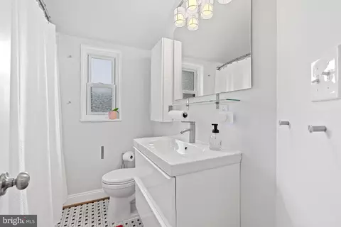 Bath - 4207 Hildreth St SE, Washington, DC 20019 photo 1 of 4