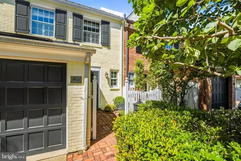 3017 Orchard Ln NW, Washington, DC 20007
