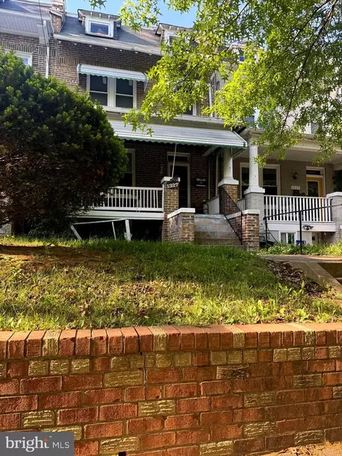 1327 NW Shepherd St NW, Washington, DC 20011