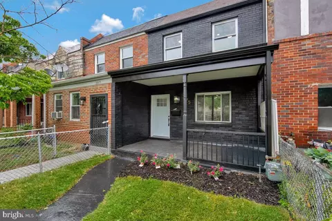 Exterior - 305 34th Pl NE, Washington, DC 20019 photo 2 of 5