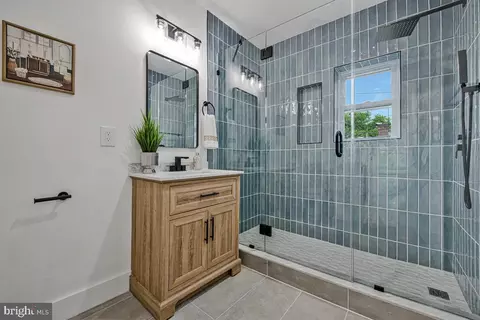 Bath - 305 34th Pl NE, Washington, DC 20019 photo 1 of 2