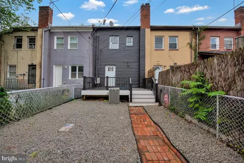 Exterior - 305 34th Pl NE, Washington, DC 20019 photo 5 of 5