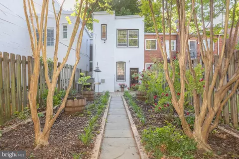 238 14th St SE, Washington, DC 20003