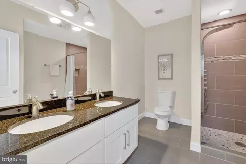 Bath - 1428 C St SE, Washington, DC 20003 photo 2 of 6