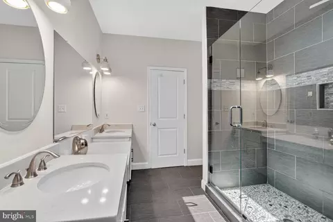 Bath - 1428 C St SE, Washington, DC 20003 photo 5 of 6