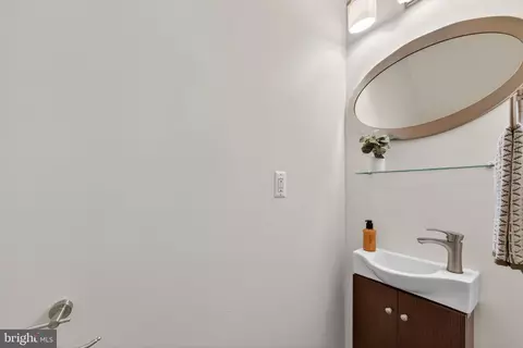 Bath - 1019 7th St NE, Washington, DC 20002 photo 1 of 4