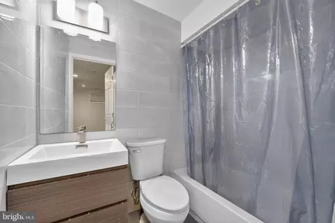Bath - 1019 7th St NE, Washington, DC 20002 photo 4 of 4