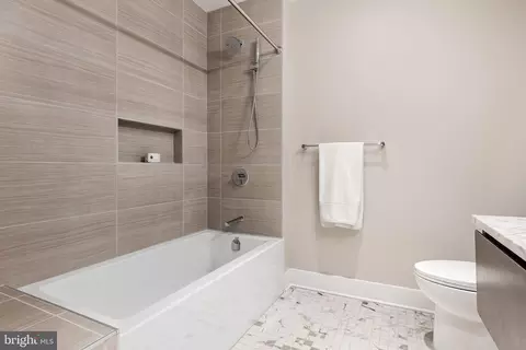Bath - 1827 Wiltberger St NW #405, Washington, DC 20001 photo 7 of 7