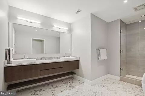 Bath - 1827 Wiltberger St NW #405, Washington, DC 20001 photo 1 of 7