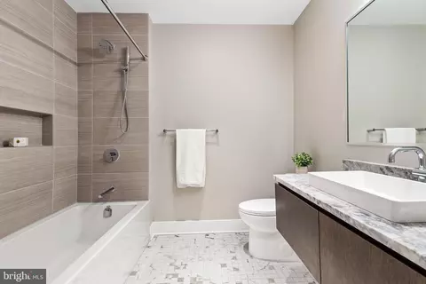 Bath - 1827 Wiltberger St NW #405, Washington, DC 20001 photo 5 of 7