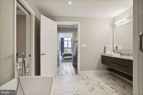 Bath - 1827 Wiltberger St NW #405, Washington, DC 20001 photo 4 of 7