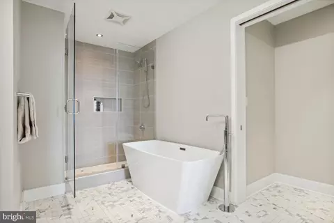 Bath - 1827 Wiltberger St NW #405, Washington, DC 20001 photo 3 of 7