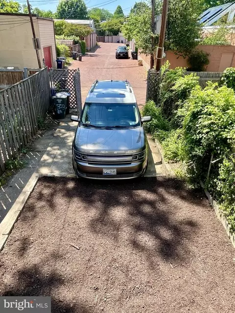 Exterior - 323 13th St SE, Washington, DC 20003 photo 6 of 7