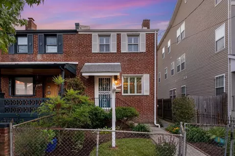 707 Burns St SE, Washington, DC 20019