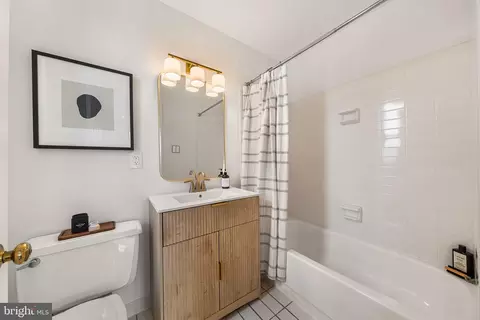 Bath - 2129 Florida Ave NW #404, Washington, DC 20008 photo 1 of 3