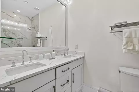 Bath - 1712 15th St NW #3, Washington, DC 20009 photo 1 of 2