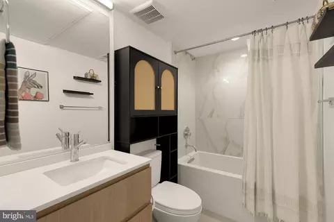 Bath - 4013 Davis Pl NW #1, Washington, DC 20007 photo 3 of 4