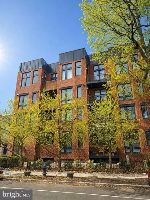 245 15th St SE #301, Washington, DC 20003