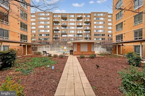 800 4th St SW #S124, Washington, DC 20024
