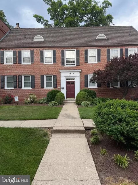 3816 V St SE #102, Washington, DC 20020