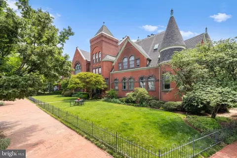 350 9th St SE #15, Washington, DC 20003