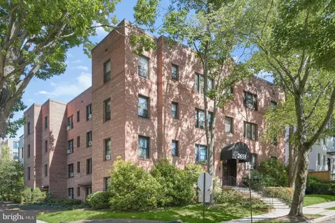2655 41st St NW #102, Washington, DC 20007