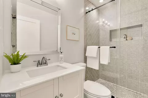 Bath - 518 23rd Pl NE, Washington, DC 20002 photo 1 of 5