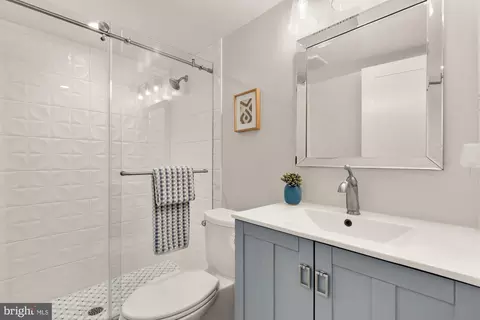 Bath - 518 23rd Pl NE, Washington, DC 20002 photo 5 of 5