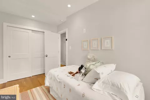 Bedroom - 518 23rd Pl NE, Washington, DC 20002 photo 4 of 7