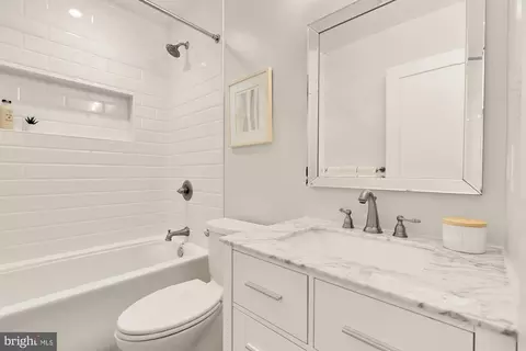 Bath - 518 23rd Pl NE, Washington, DC 20002 photo 3 of 5