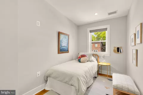 Bedroom - 518 23rd Pl NE, Washington, DC 20002 photo 5 of 7