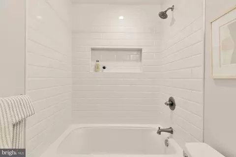 Bath - 518 23rd Pl NE, Washington, DC 20002 photo 4 of 5