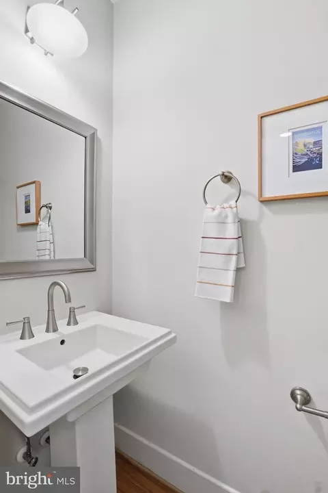 Bath - 1609 G St SE, Washington, DC 20003 photo 1 of 4