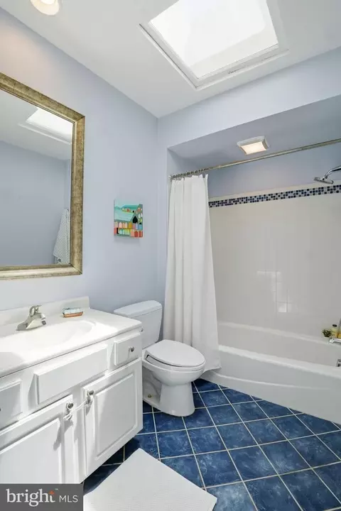 Bath - 1609 G St SE, Washington, DC 20003 photo 3 of 4