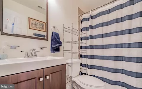 Bath - 1133 D St NE, Washington, DC 20002 photo 1 of 2