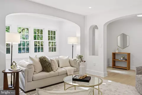 1711 Surrey Ln NW, Washington, DC 20007