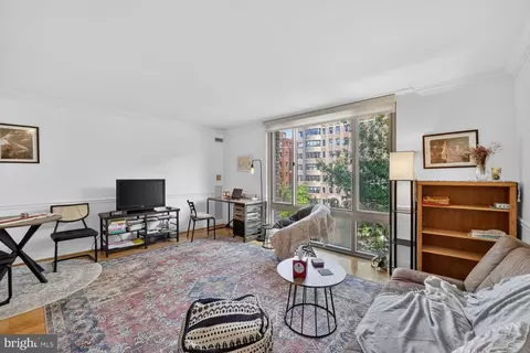 950 25th St NW #406N, Washington, DC 20037