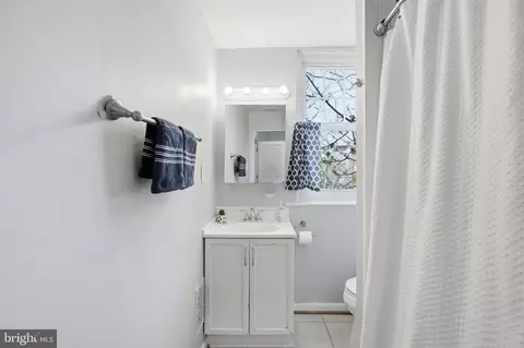 Bath - 1020 10th St NE, Washington, DC 20002 photo 4 of 5