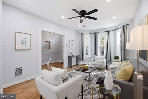Living - 1020 10th St NE, Washington, DC 20002 photo 2 of 2