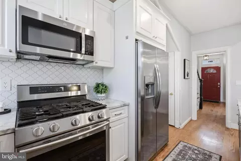 Entry Way - 1020 10th St NE, Washington, DC 20002 photo 4 of 6