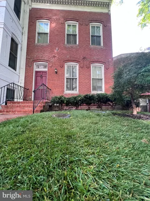 947 25th St NW, Washington, DC 20037