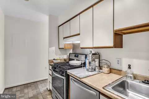 Kitchen - 3040 Pineview Ct NE, Washington, DC 20018 photo 3 of 3