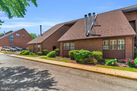 3040 Pineview Ct NE, Washington, DC 20018