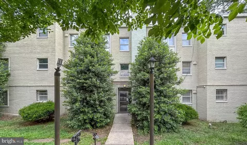 2832 Hartford St SE #102, Washington, DC 20020