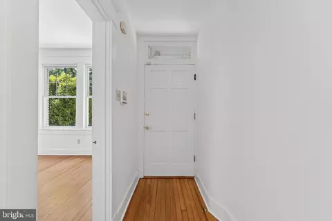 Entry Way - 916 E Capitol St NE, Washington, DC 20003 photo 7 of 8