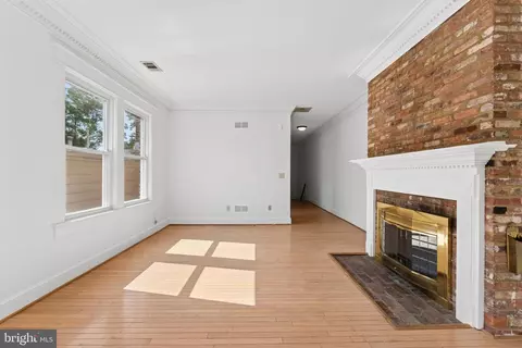 Living - 916 E Capitol St NE, Washington, DC 20003 photo 5 of 12