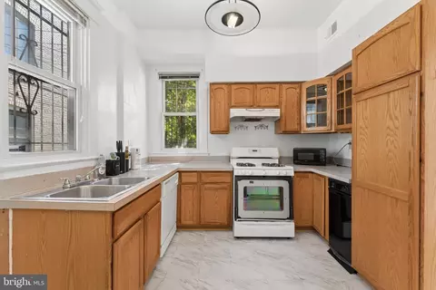 Kitchen - 916 E Capitol St NE, Washington, DC 20003 photo 6 of 8
