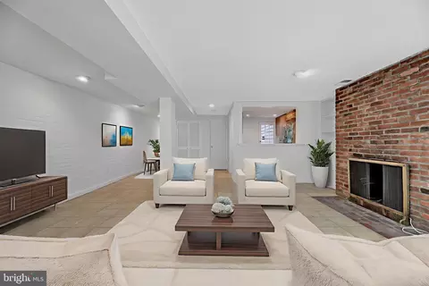 Living - 916 E Capitol St NE, Washington, DC 20003 photo 12 of 12